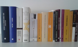 LIBROS JUDÍOS ESTANTERÍA